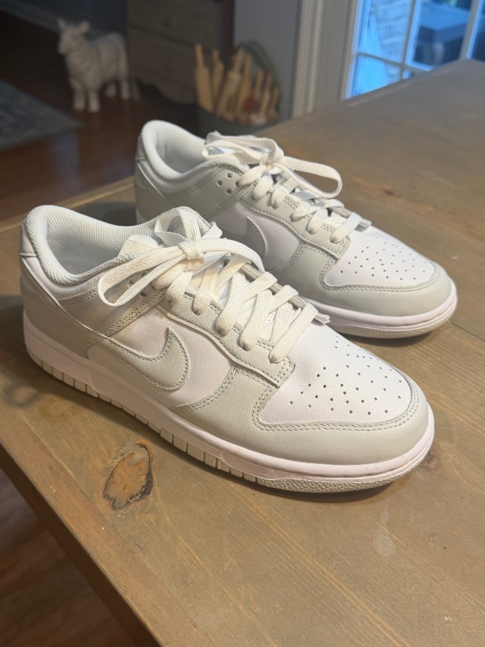 Nike Dunk Low White and Gray Sneakers size 9 Great school shoe never worn